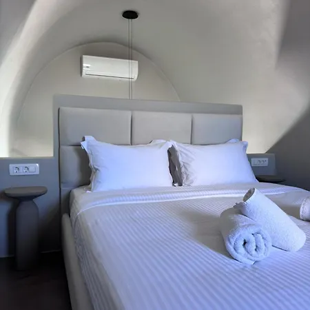 Black Diamond (adults Only) Akrotiri (Santorini)